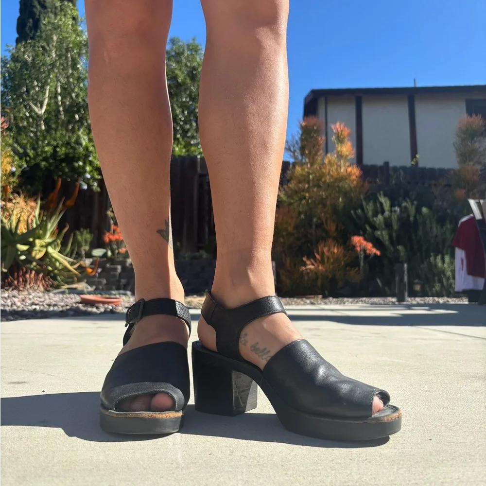 Heels - Picture 8 of 9